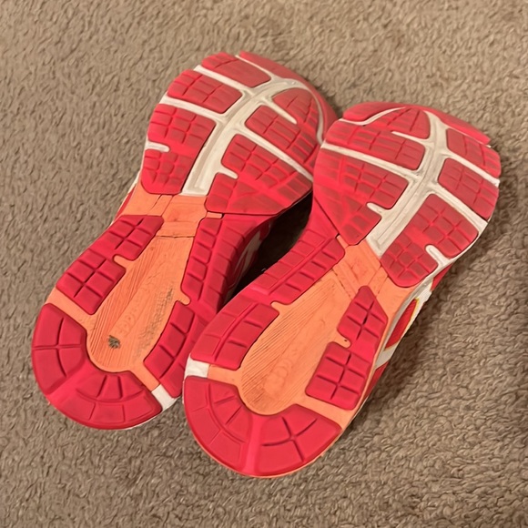 Pink ASICS - Picture 3 of 7